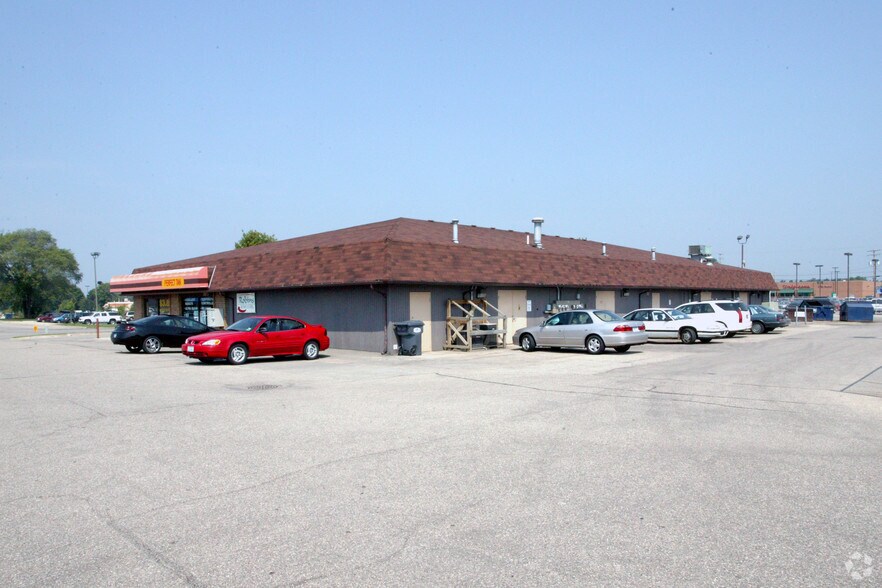 More Photos Of 380 Oaks Xing, Plainwell Freestanding For Lease