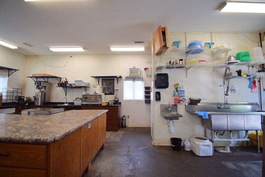 More Photos Of 102 N Park St, Sesser Restaurant For Sale