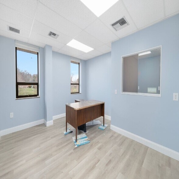 More Photos Of 250 Wampanoag Trl, Riverside Medical For Sale
