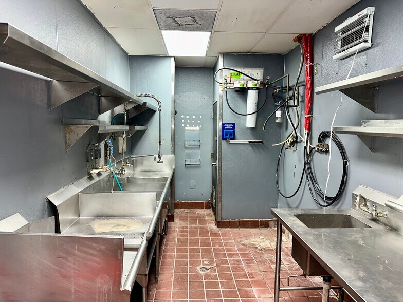 More Photos Of 3501 San Dario Ave, Laredo Fast Food For Lease