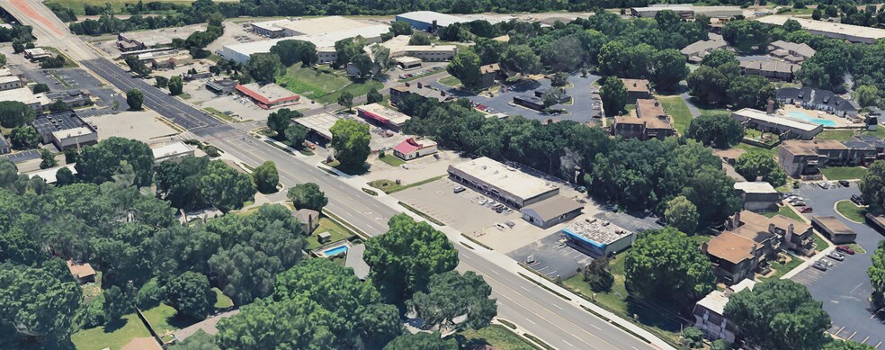 More Photos Of 10325-10403 W 75th St, Shawnee General Retail For Lease