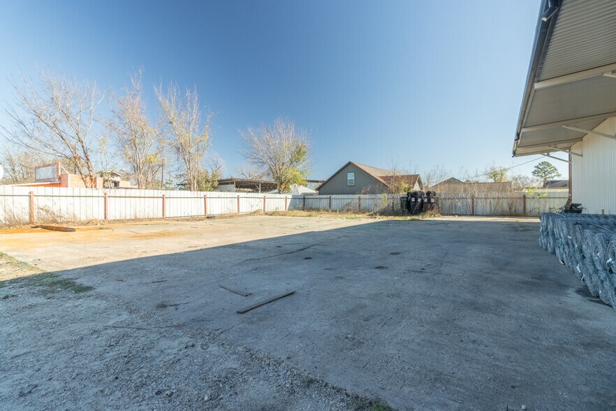 More Photos Of 7904 Irvington Blvd, Houston Warehouse For Sale