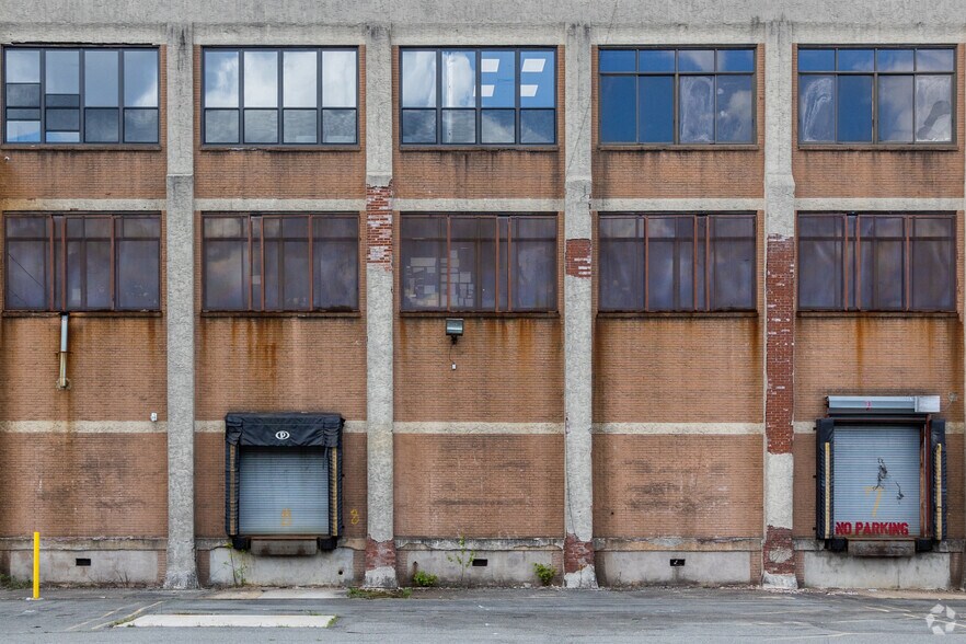 More Photos Of 7 Slater Dr, Elizabeth Warehouse For Lease