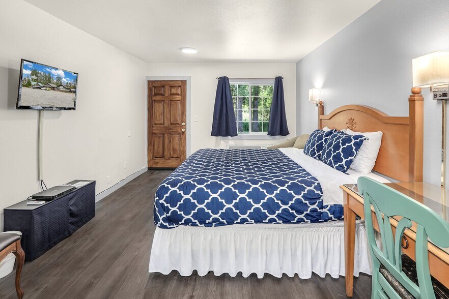 More Photos Of 44618 State Route 20, Concrete Hotel For Sale