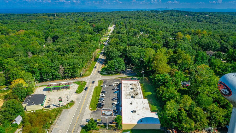 More Photos Of 3703 Taft Hwy, Signal Mountain Storefront For Sale