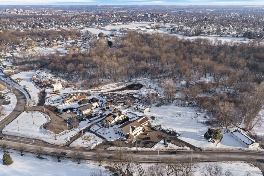 More Photos Of 3724 12th St NW, Canton Freestanding For Sale