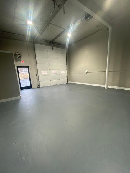 More Photos Of 5477 Mauser St, Laurys Station Warehouse For Lease