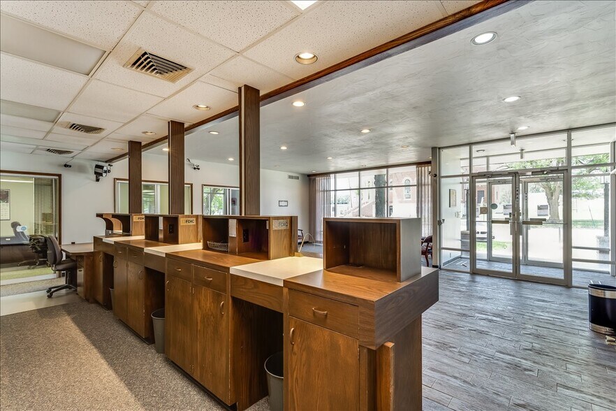 More Photos Of 116 S Lincoln St, Arlington Office For Sale