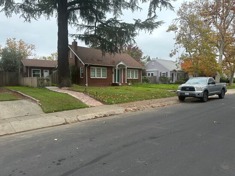 More Photos Of 150 W Stadium Dr, Stockton Apartments For Sale