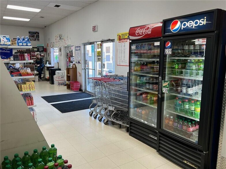 More Photos Of 107 Charles St, Beecher City Supermarket For Sale