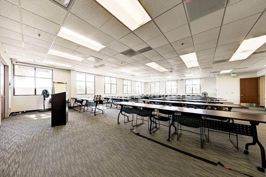 More Photos Of 11109 River Run Blvd, Bakersfield Office For Lease