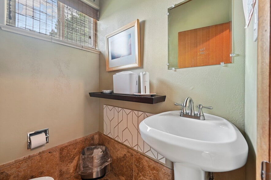 More Photos Of 2402 N Nevada Ave, Colorado Springs Freestanding For Sale