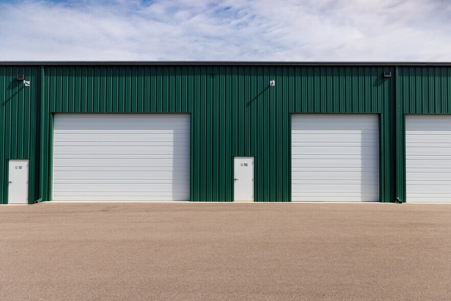 Primary Photo Of 360 Rancho Dr, Windsor Self Storage For Sale