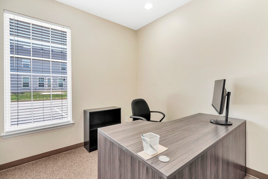 More Photos Of 22 Richmond Center Ct, Saint Peters Coworking Space