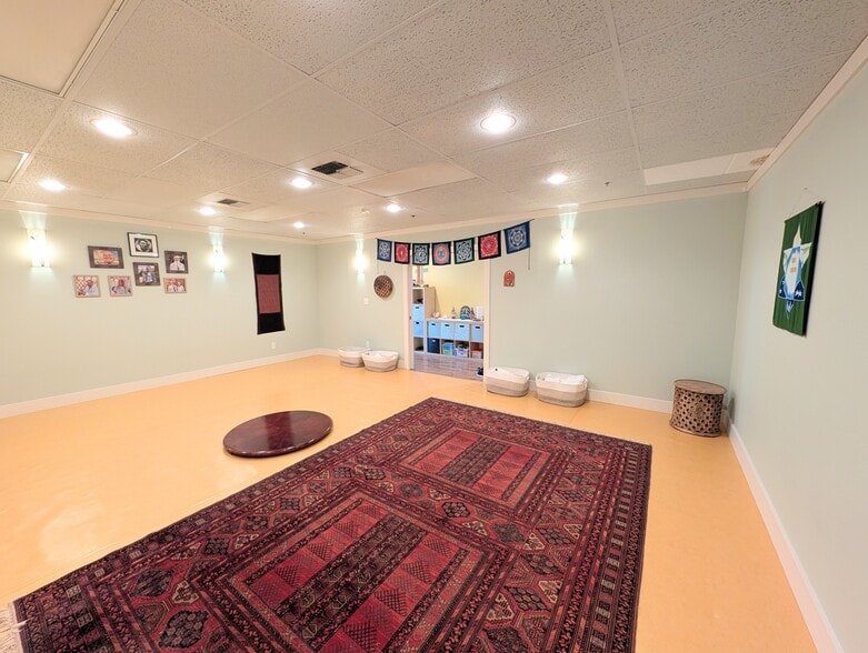 More Photos Of 18411-18421 Highway 99, Lynnwood Storefront For Lease