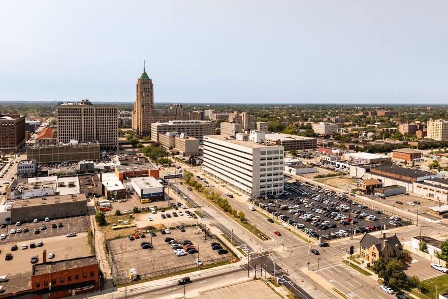 More Photos Of 7300 Woodward Ave, Detroit Office For Lease