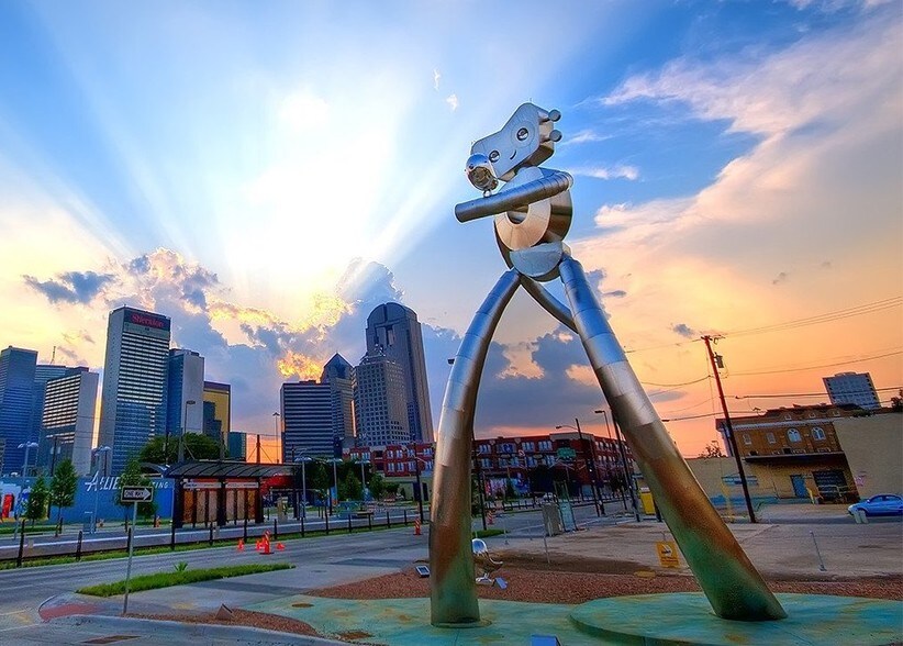 More Photos Of 3012 Commerce St, Dallas Storefront For Sale