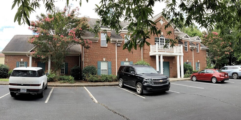 More Photos Of 7229 Albemarle Rd, Charlotte Office For Sale