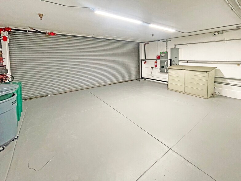 More Photos Of 1240 47th Ave, Oakland Warehouse For Sale