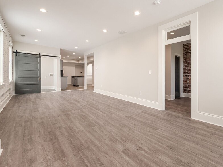 More Photos Of 1029 E Livingston Ave, Columbus Storefront Retail Residential For Sale