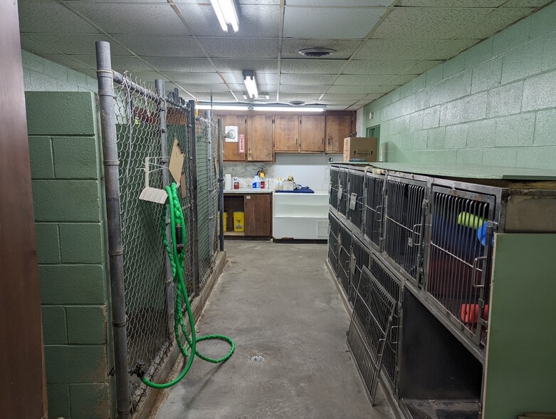 More Photos Of 2608 E Highway 76, Marion General Retail For Sale