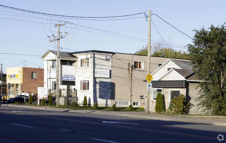 More Photos Of 3843-3847 Boul Saint-Martin O, Laval Office Residential For Lease