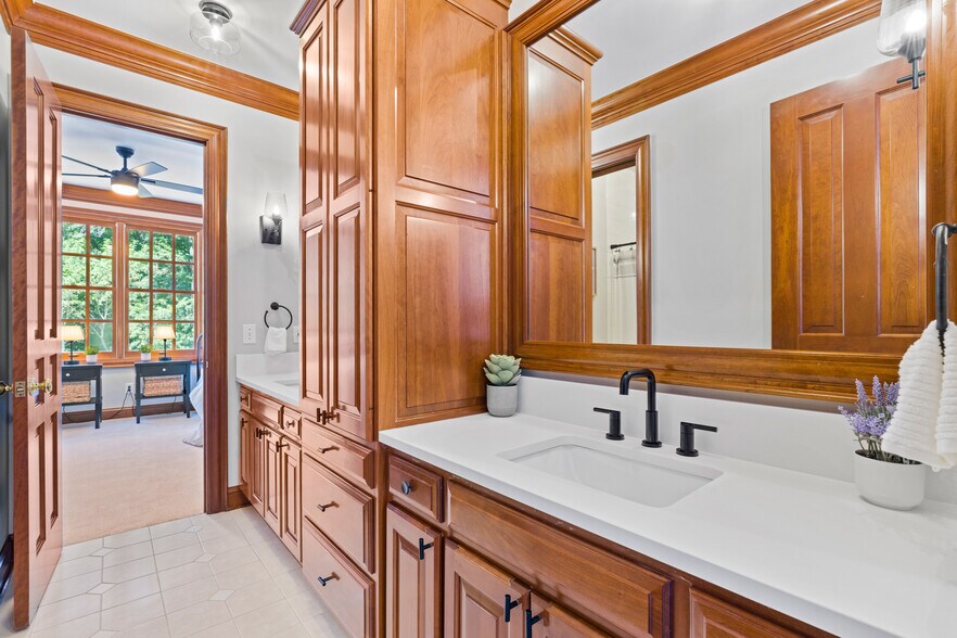 More Photos Of 5455 Plantation Rd, Sunbury Lodge Meeting Hall For Sale