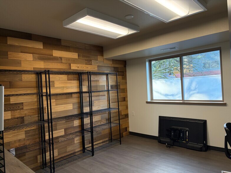 More Photos Of 1918 152nd Ave NE, Bellevue Office For Lease