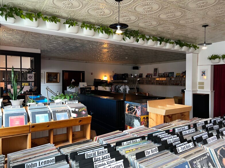 More Photos Of 28 Market St, Warren Theater Concert Hall For Sale