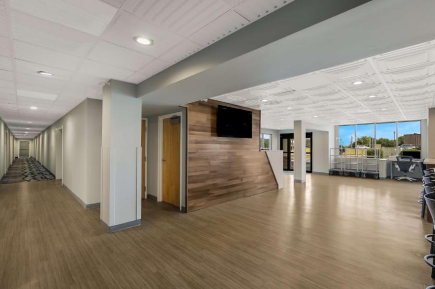 More Photos Of 680 Winfield Dunn Pky, Sevierville Hotel For Sale