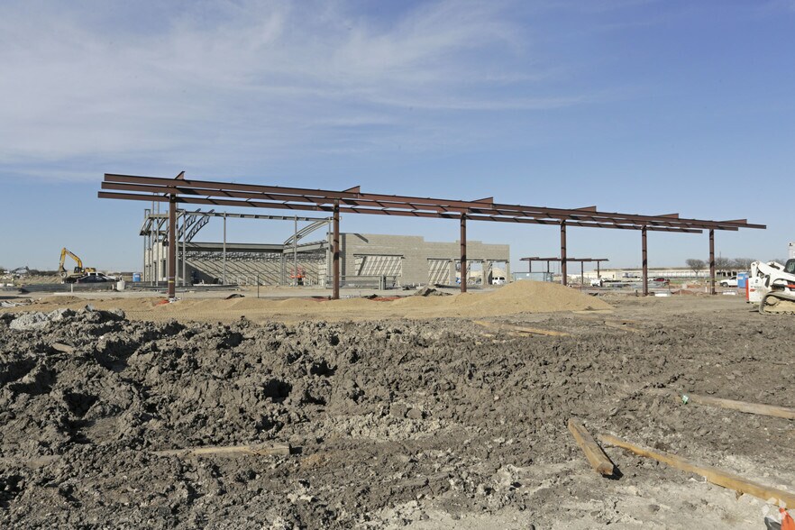 More Photos Of 1910 S Jupiter Rd, Garland Service Station For Lease