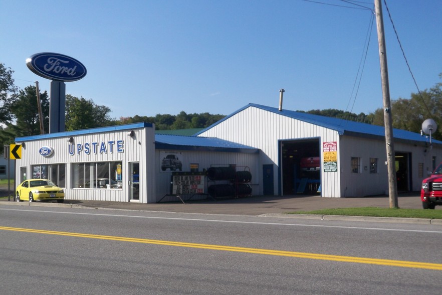 Primary Photo Of 188 N Main St, Holland Auto Dealership For Lease