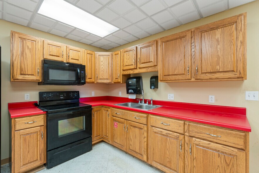 More Photos Of 275 Larcel Dr, Sikeston Flex For Lease