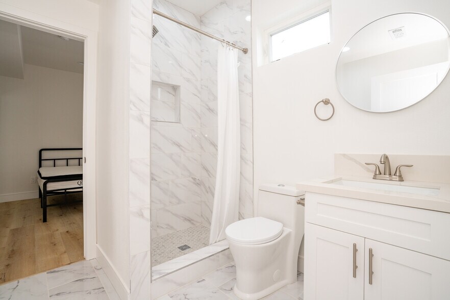 More Photos Of 1286 W 35th Pl, Los Angeles Apartments For Sale
