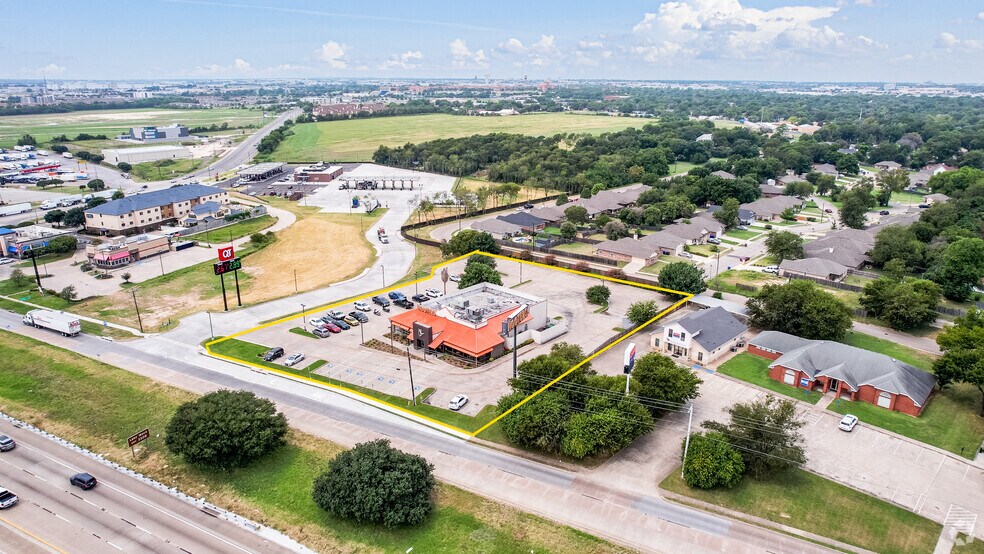 More Photos Of 3921 Jack Kultgen Fwy, Waco Restaurant For Sale