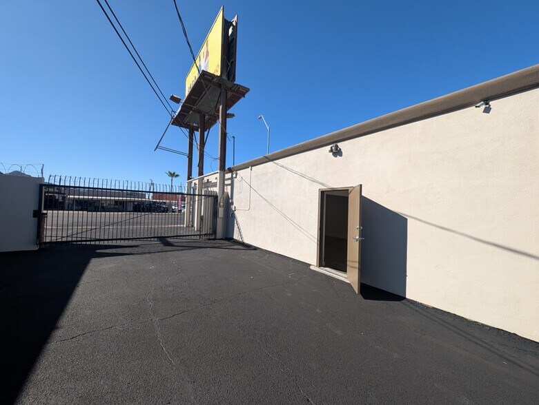 More Photos Of 1108 N Cave Creek Rd, Phoenix Storefront Retail Office For Sale