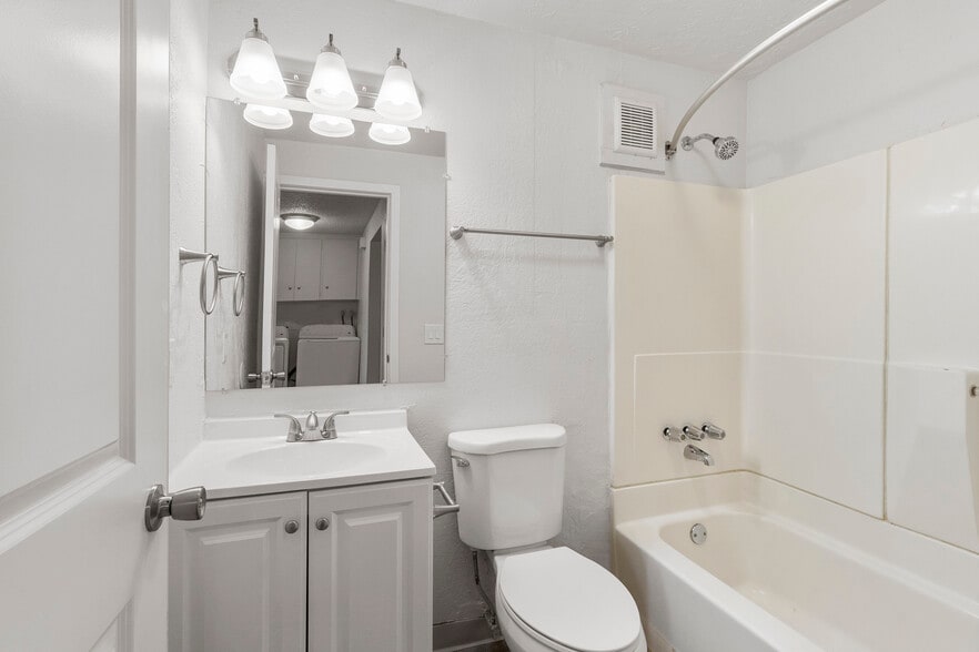 More Photos Of 1016 NE 86th St, Vancouver Multifamily For Sale