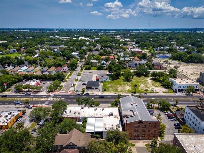 More Photos Of 20 E 9th St, Jacksonville Freestanding For Sale