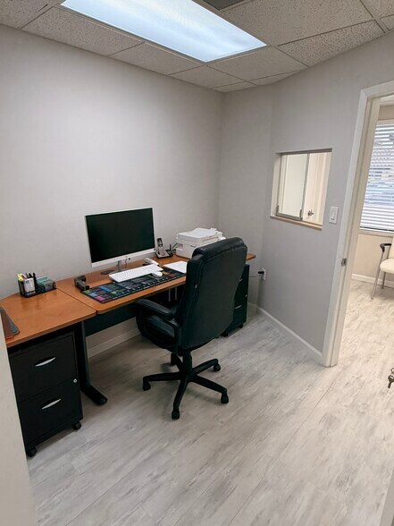 More Photos Of 7021 S Tamiami Trl, Sarasota Office For Sale