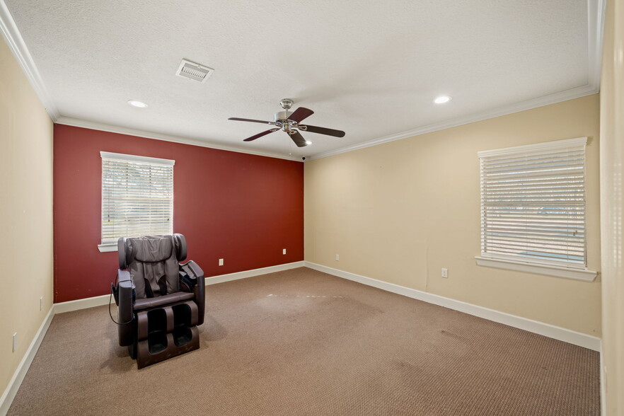 More Photos Of 1707 Bernie Ave, Rosenberg Office For Sale