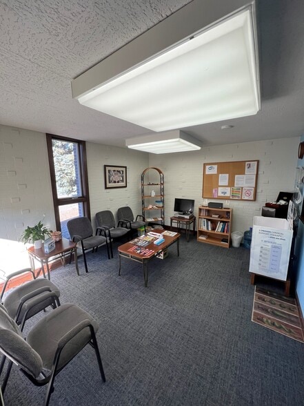 More Photos Of 1012 W Fairchild St, Danville Office For Sale