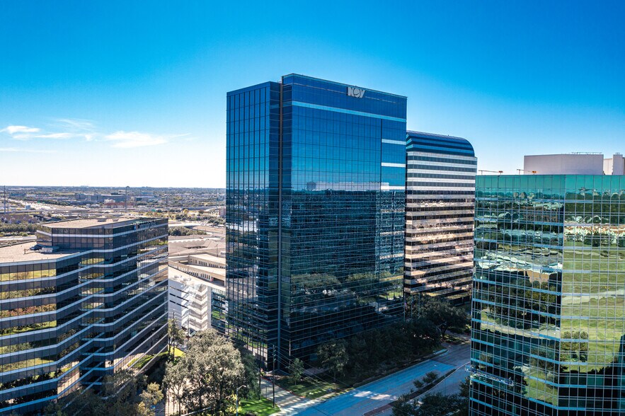 More Photos Of 10353 Richmond Ave, Houston Office For Sale