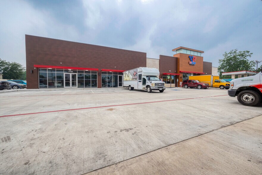 More Photos Of 7755 N Wayside Dr, Houston General Retail For Lease