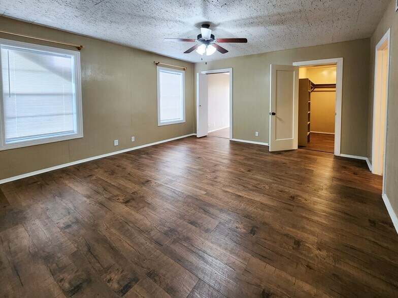 More Photos Of 1503 E Virginia Ave, Victoria Apartments For Sale