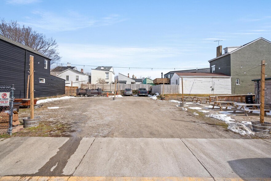 More Photos Of 115 E 9th St, Newport Restaurant For Sale