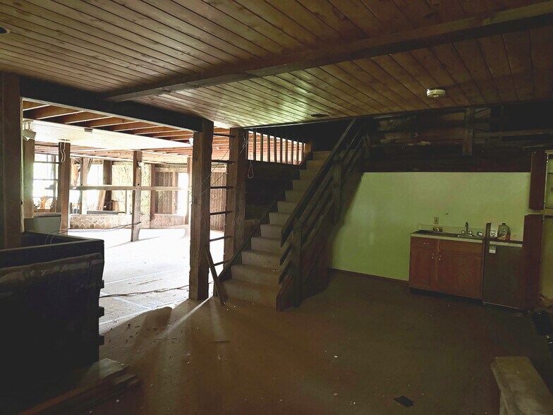 More Photos Of 981 Riverview Dr, Walnutport Storefront Retail Office For Sale