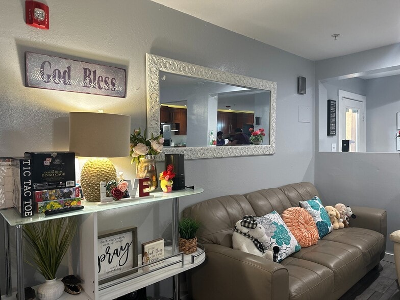 More Photos Of 4719 W Laurel Ln, Glendale Assisted Living For Sale