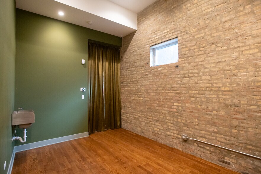 More Photos Of 2753 W Fullerton Ave, Chicago Apartments For Lease