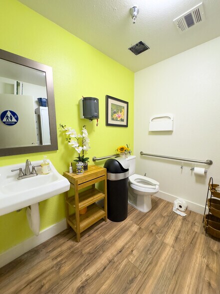 More Photos Of 77682 Country Club Dr, Palm Desert General Retail For Sale