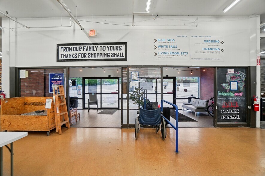 More Photos Of 50 Eswin St, Cincinnati Freestanding For Sale